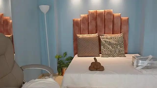 Milaa Star  online show from April 2026 03:54:02 AM