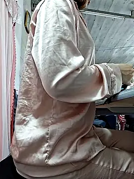 irina hana online show from December 2025 01:00:01 AM