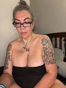 dieseldame1313 online show from September 2025 09:24:01 AM