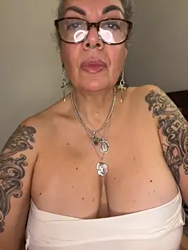 dieseldame1313 online show from November 2025 12:42:02 AM