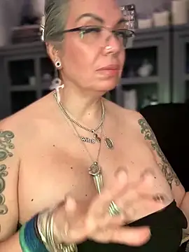 dieseldame1313 online show from March 2026 05:58:02 AM