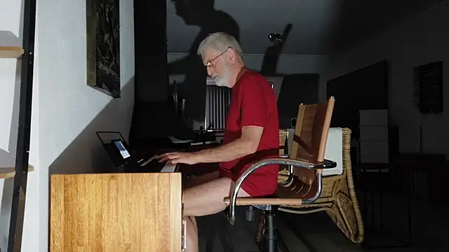 ewaldwillems99 online show from November 2025 03:01:01 PM