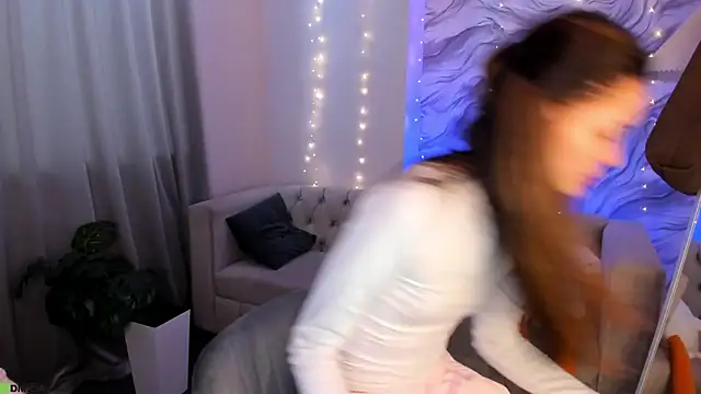 Aria Mila online show from April 2026 03:04:02 AM