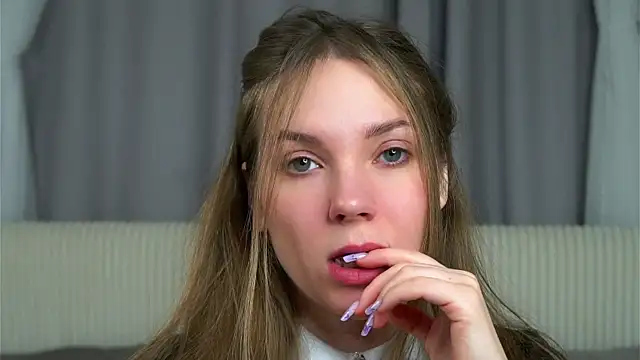 KarriBrownd online show from November 2025 01:11:01 AM