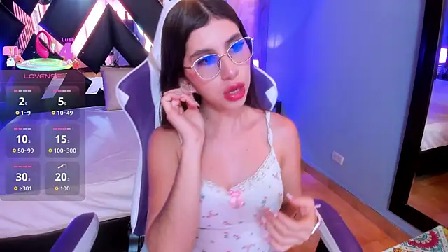 Emma Petiite online show from January 2026 06:42:02 PM