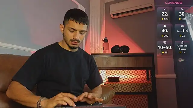 ArturoCardona  online show from December 2025 09:32:02 PM