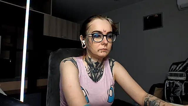 Snapshot of HighelikeGirl chatting on October 2025 12:05:01 PM HighelikeGirl online show from October 2025 12:05:01 PM