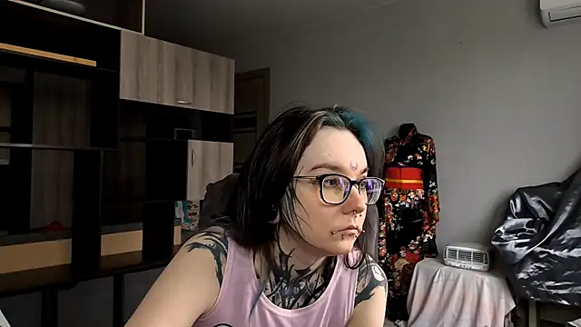 Snapshot of HighelikeGirl chatting on October 2025 07:51:02 AM HighelikeGirl online show from October 2025 07:51:02 AM