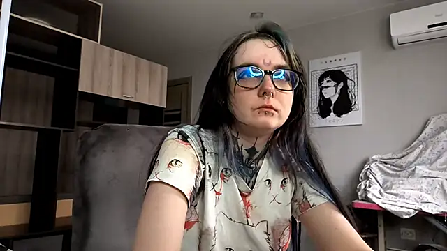 Snapshot of HighelikeGirl chatting on November 2025 07:09:02 AM HighelikeGirl online show from November 2025 07:09:02 AM