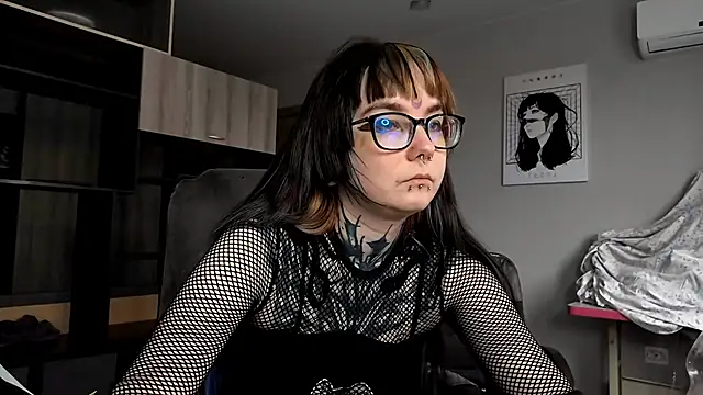 Snapshot of HighelikeGirl chatting on November 2025 07:18:02 AM HighelikeGirl online show from November 2025 07:18:02 AM