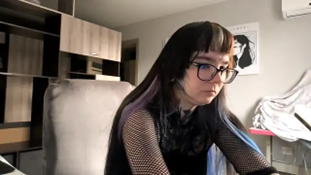 Snapshot of HighelikeGirl chatting on November 2025 06:58:02 AM HighelikeGirl online show from November 2025 06:58:02 AM