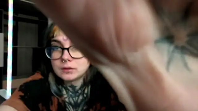 Snapshot of HighelikeGirl chatting on November 2025 07:03:02 AM HighelikeGirl online show from November 2025 07:03:02 AM