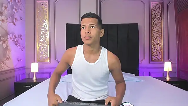 KingStark  online show from November 2025 01:33:02 PM