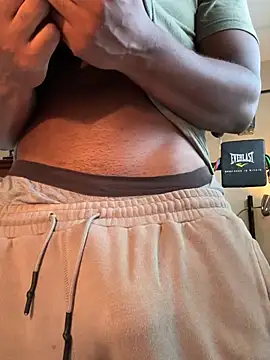 KeYBuMp323 online show from April 2026 04:01:01 PM