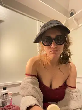 Snapshot of Lilamelon chatting on September 2025 06:39:02 AM Lilamelon online show from September 2025 06:39:02 AM