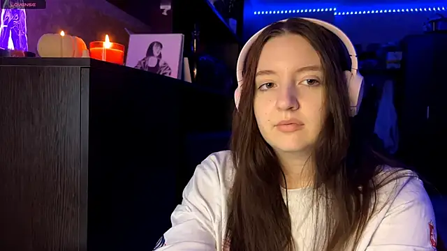 LauretteRagar online show from October 2025 06:10:02 PM