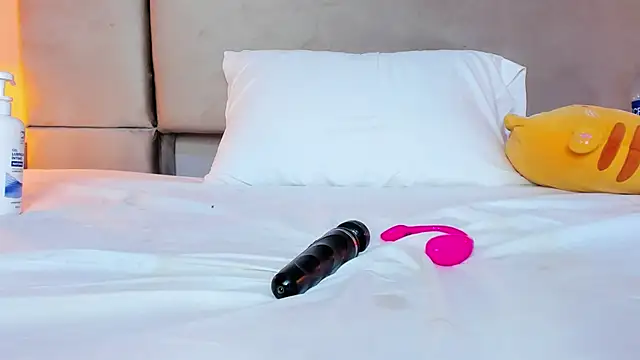 Snapshot of isabel_sofiaa chatting on February 2026 07:51:01 AM isabel sofiaa online show from February 2026 07:51:01 AM