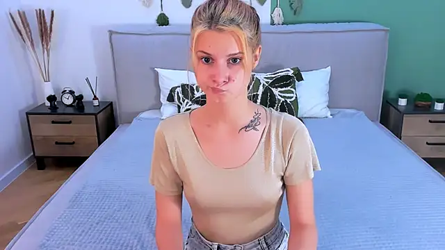 NightOpal online show from November 2025 04:07:01 PM