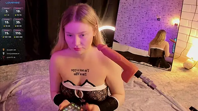 Lillie Berry online show from December 2025 04:33:02 AM