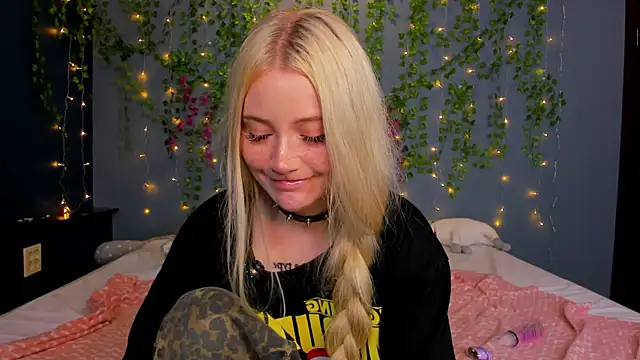 Lillie Berry online show from July 2026 05:01:01 AM