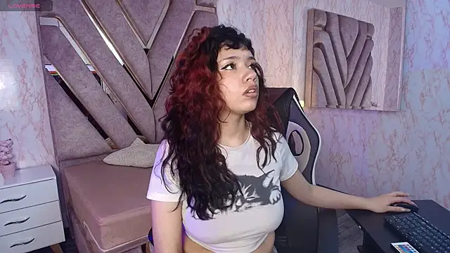 Snapshot of redd_pandaa chatting on July 2026 03:20:02 AM redd pandaa online show from July 2026 03:20:02 AM