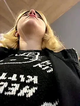 Snapshot of Cherry___Blossom chatting on September 2025 10:05:02 AM Cherry Blossom online show from September 2025 10:05:02 AM