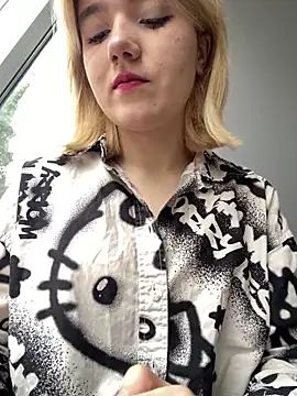 Snapshot of Cherry___Blossom chatting on September 2025 10:28:01 AM Cherry Blossom online show from September 2025 10:28:01 AM