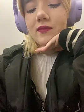 Snapshot of Cherry___Blossom chatting on October 2025 11:05:02 AM Cherry Blossom online show from October 2025 11:05:02 AM