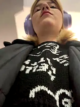 Snapshot of Cherry___Blossom chatting on October 2025 11:18:02 AM Cherry Blossom online show from October 2025 11:18:02 AM