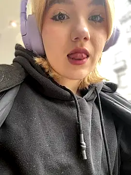 Snapshot of Cherry___Blossom chatting on October 2025 09:09:01 AM Cherry Blossom online show from October 2025 09:09:01 AM