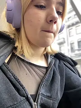 Snapshot of Cherry___Blossom chatting on October 2025 10:05:02 AM Cherry Blossom online show from October 2025 10:05:02 AM