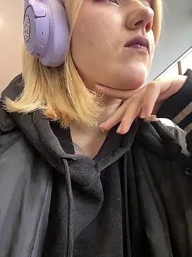 Snapshot of Cherry___Blossom chatting on October 2025 11:03:01 AM Cherry Blossom online show from October 2025 11:03:01 AM