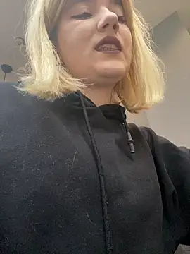 Snapshot of Cherry___Blossom chatting on November 2025 09:19:02 AM Cherry Blossom online show from November 2025 09:19:02 AM