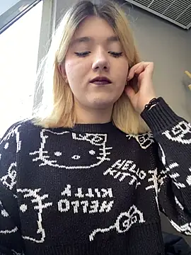 Snapshot of Cherry___Blossom chatting on November 2025 09:28:02 AM Cherry Blossom online show from November 2025 09:28:02 AM