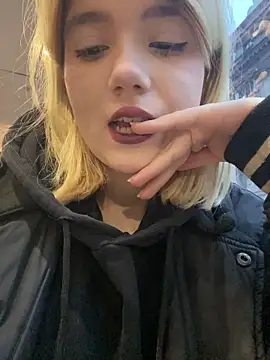 Snapshot of Cherry___Blossom chatting on November 2025 01:17:02 PM Cherry Blossom online show from November 2025 01:17:02 PM