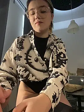 Snapshot of Cherry___Blossom chatting on November 2025 09:22:01 AM Cherry Blossom online show from November 2025 09:22:01 AM