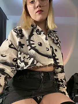 Snapshot of Cherry___Blossom chatting on December 2025 09:14:01 AM Cherry Blossom online show from December 2025 09:14:01 AM