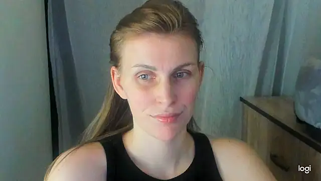 JuliaMuuun online show from June 2026 09:19:02 PM