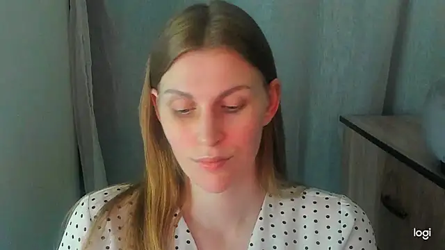 JuliaMuuun online show from June 2026 09:30:01 PM
