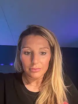 BaddieBossXX2 online show from November 2025 01:28:02 AM