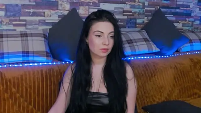 GrayLunna online show from December 2025 05:23:01 AM