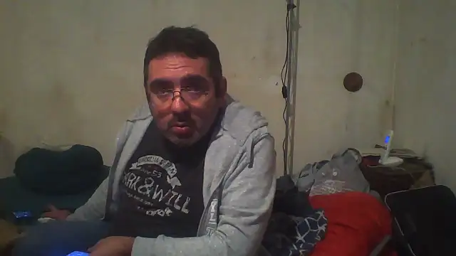 Snapshot of Jouons-ensembles2 chatting on December 2025 01:21:02 AM Jouons-ensembles2 online show from December 2025 01:21:02 AM