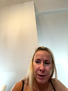 Snapshot of blondi2077 chatting on October 2025 10:47:01 AM blondi2077 online show from October 2025 10:47:01 AM
