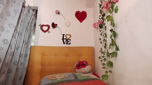 LULU ALANAA  online show from September 2025 03:33:01 PM