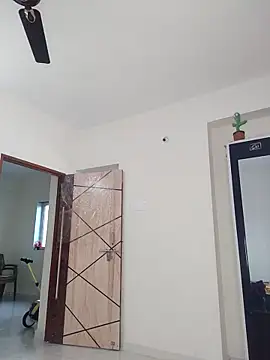 Shivani2002 online show from April 2026 10:19:02 AM