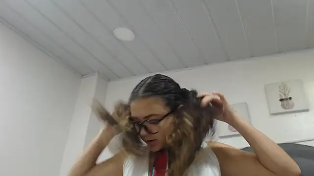 Giia Monroe online show from October 2025 02:51:02 PM