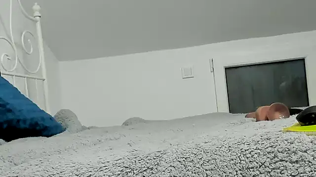 alesquirt33 online show from April 2026 06:03:02 AM