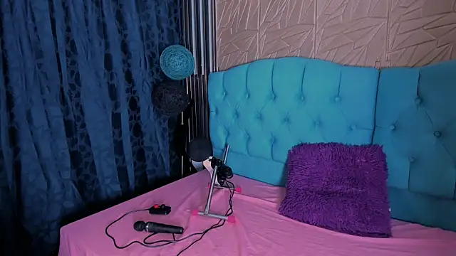 Snapshot of Luna_Colinns chatting on September 2025 12:54:01 PM Luna Colinns online show from September 2025 12:54:01 PM