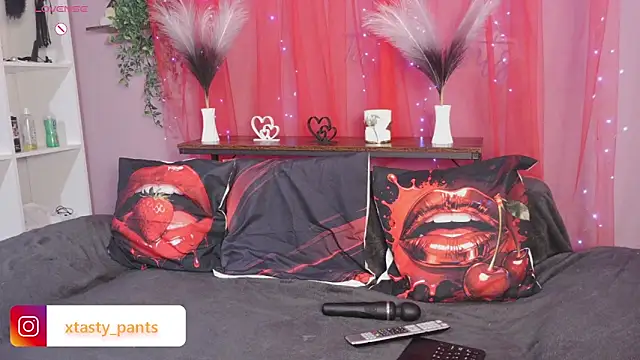 Snapshot of Tasty_pants chatting on May 2026 05:44:01 PM Tasty pants online show from May 2026 05:44:01 PM
