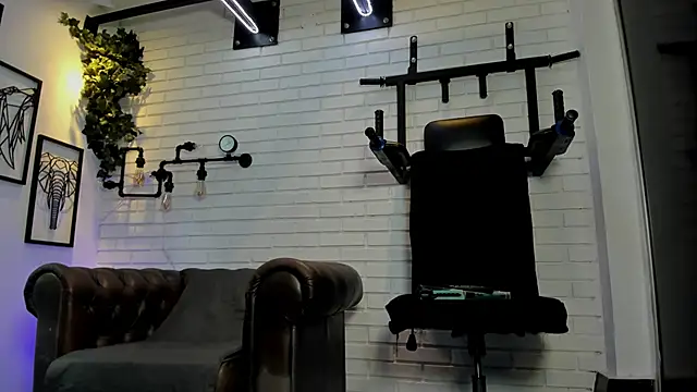 ItaloMoore online show from October 2025 11:17:01 AM